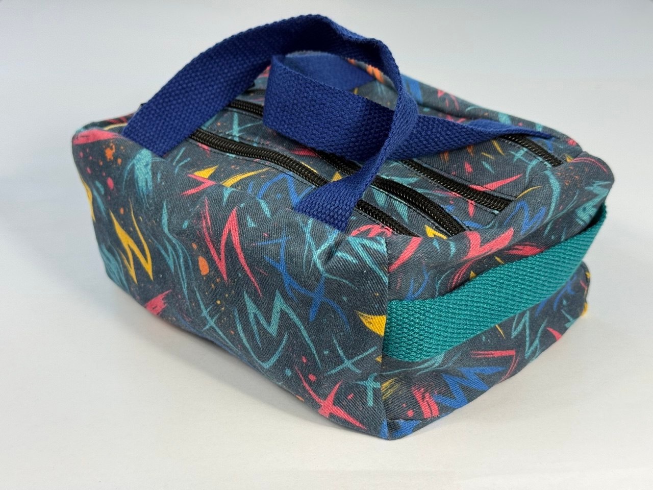 Vibrant Zigzag StashM8