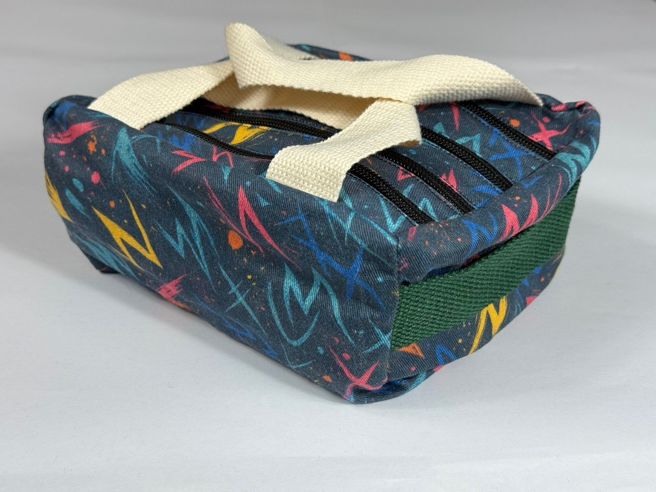 Vibrant Zigzag StashM8