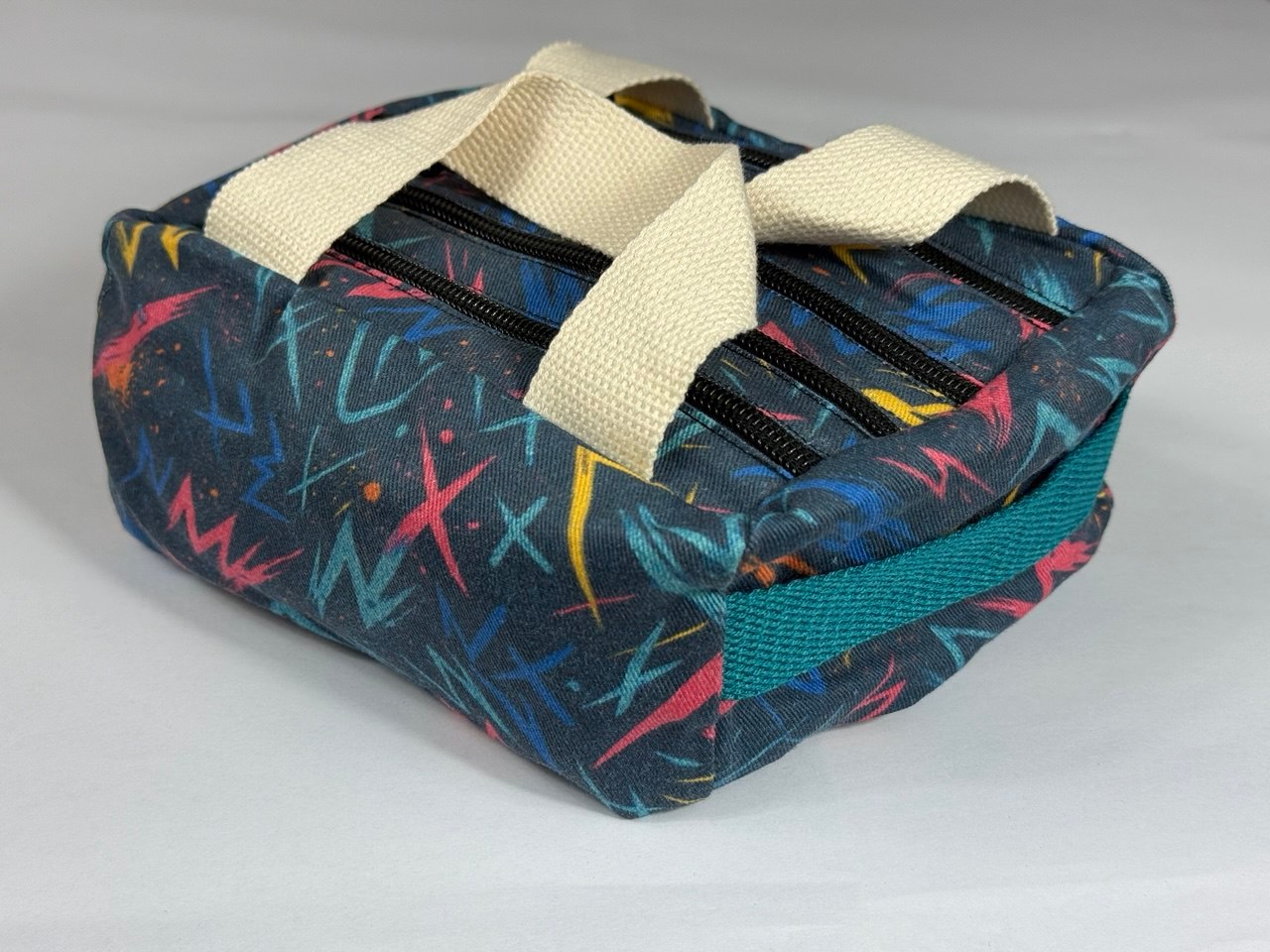 Vibrant Zigzag StashM8