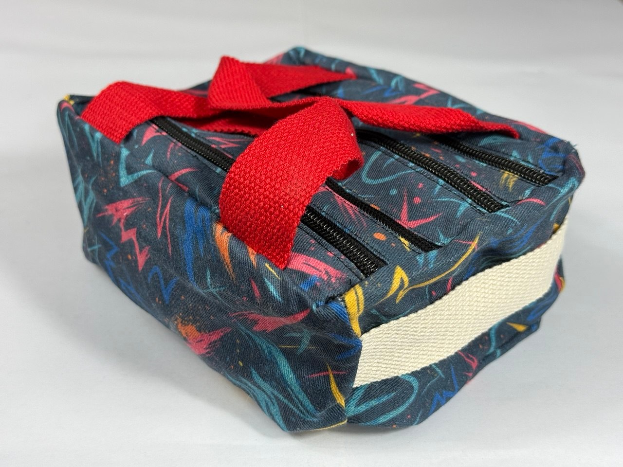 Vibrant Zigzag StashM8