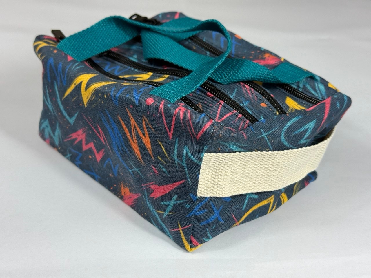 Vibrant Zigzag StashM8